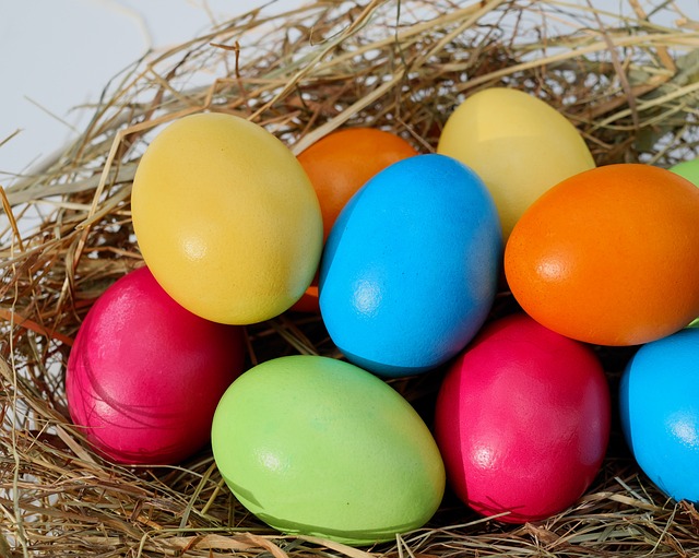 barevná velikonoční vajíčka