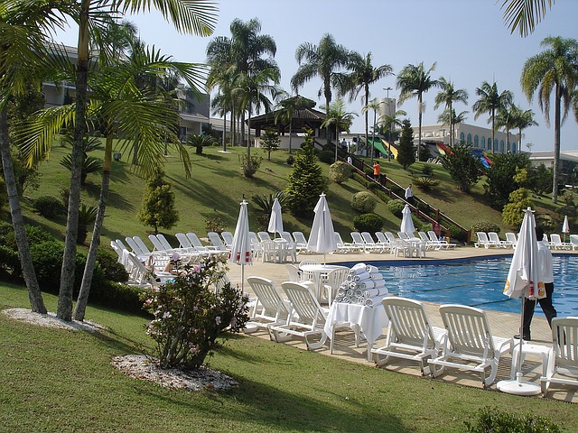 luxusní hotelový bazén